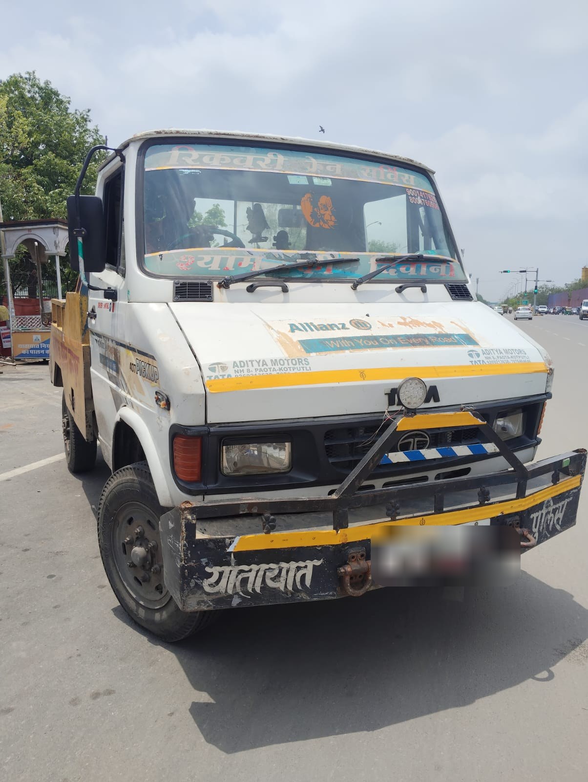 Tata 407 recovery truck of Shree Shyam Transport Company